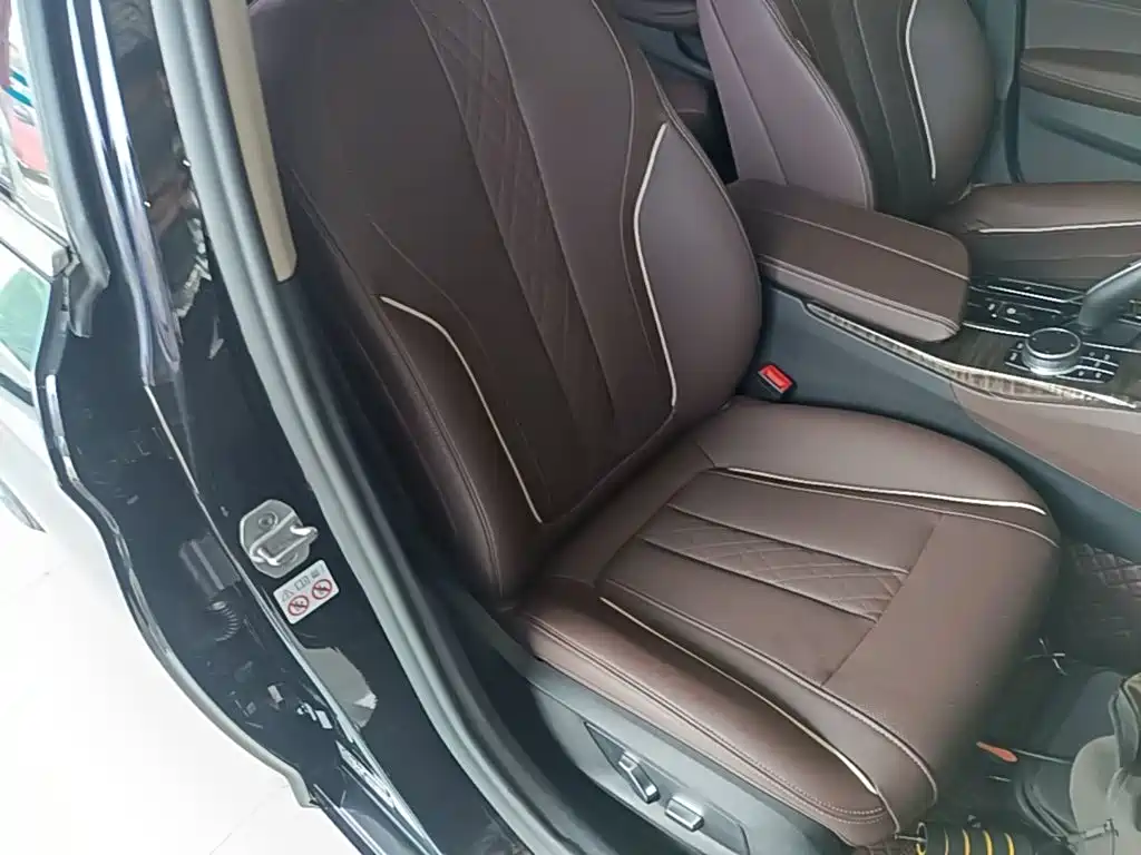 Фото 25 - BMW 5 Series