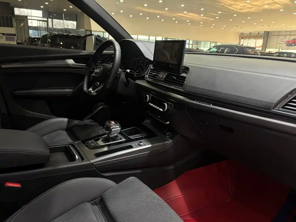 Audi Q5L Sportback 2022 Facelift 40 TFSI Luxury Style фото 3