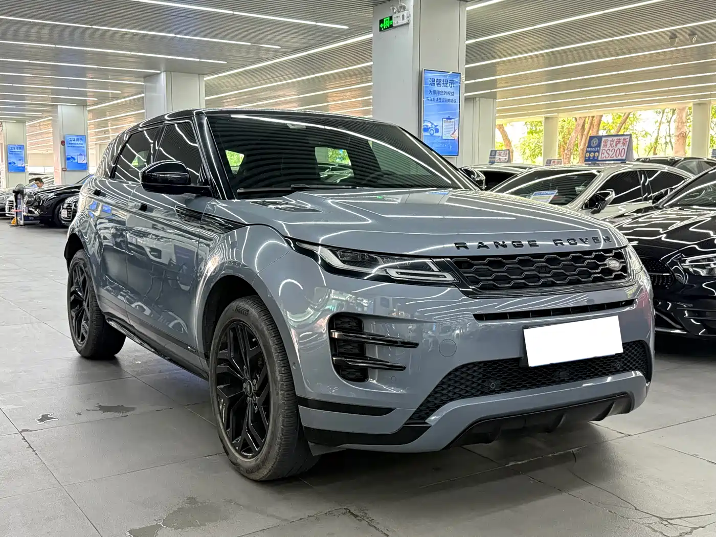 Land Rover Range Rover Evoque 2021 Range Rover Evoque L 249PS R-Dynamic S Performance Edition фото 3