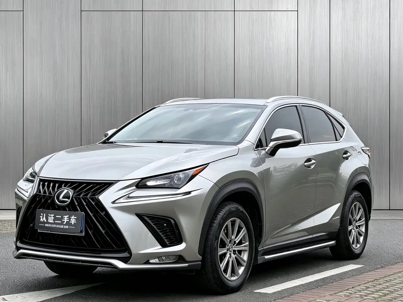Lexus NX 2015 300h FWD Luxury