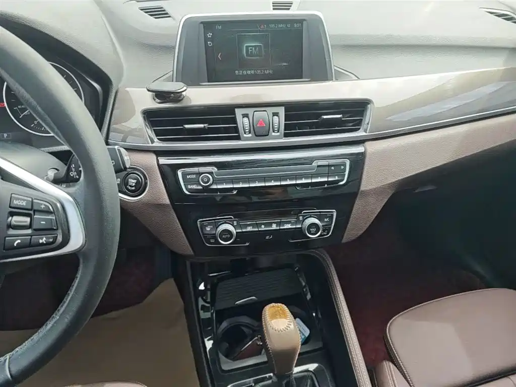 BMW X1 2018 sDrive18Li Premium Model фото 13