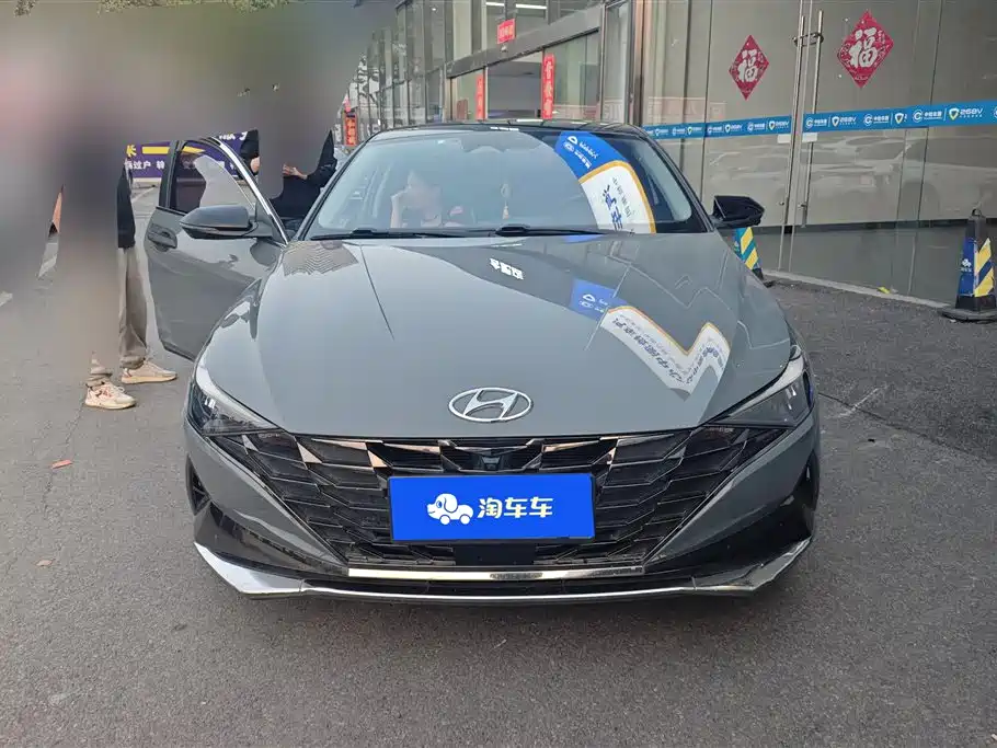 HYUNDAI ELANTRA