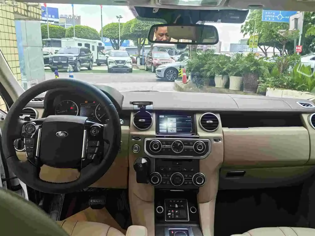 Land Rover Discovery 2014 3.0 SDV6 HSE Diesel фото 10