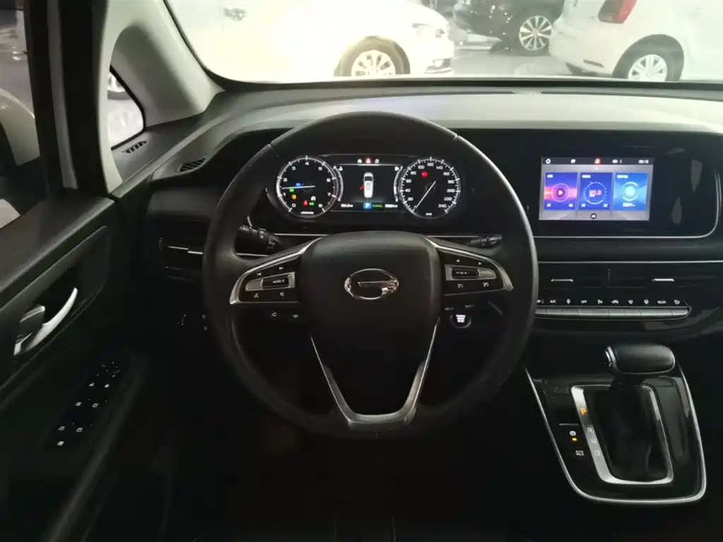 GAC Trumpchi Trumpchi M6 2021 270T DCT Luxury Edition (7-Seater) фото 11
