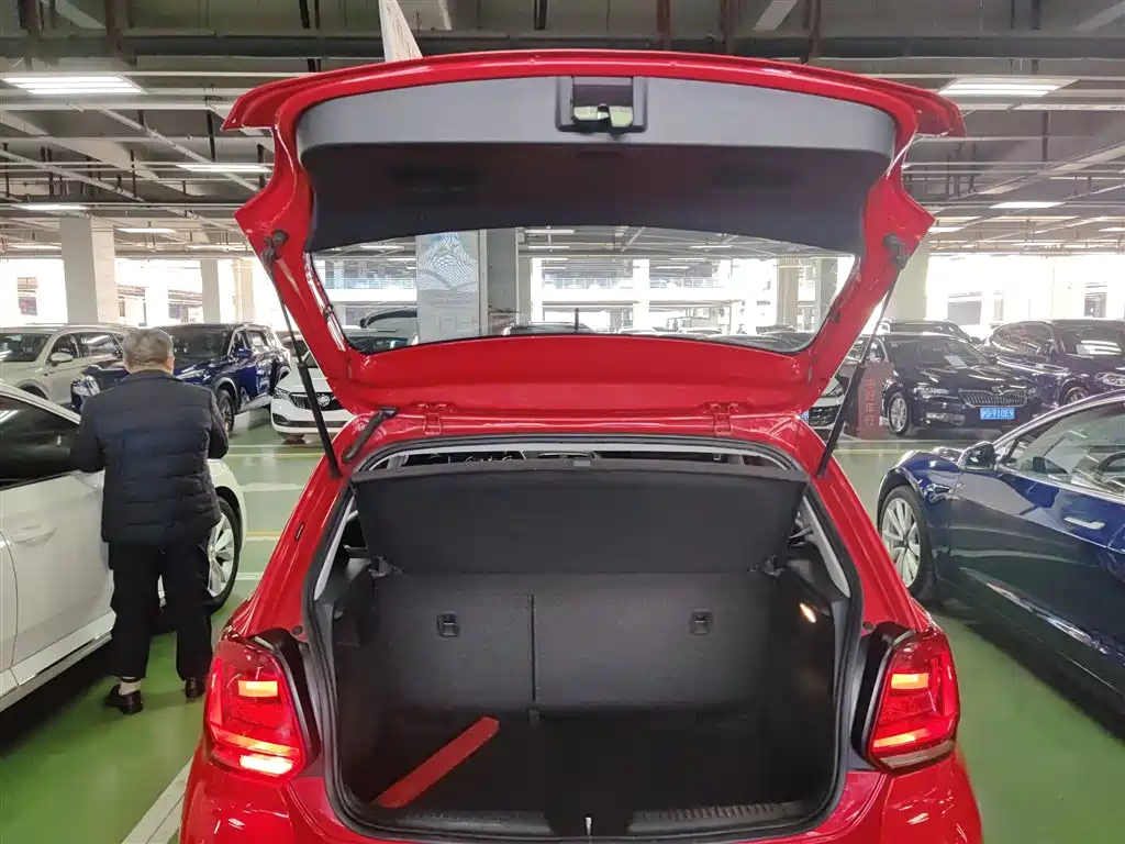 Volkswagen Polo 2016 1.6L Automatic Comfort фото 18