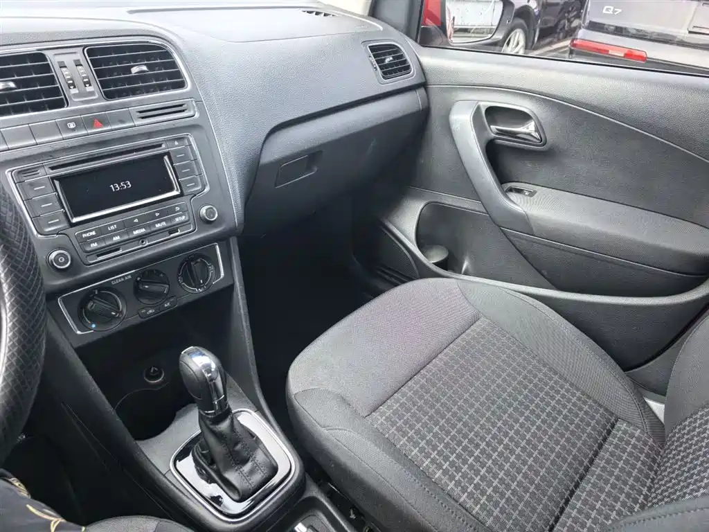 Volkswagen Polo 2016 1.6L Automatic Comfort фото 22