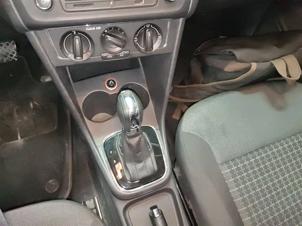 Volkswagen Polo 2016 1.6L Automatic Comfort фото 12
