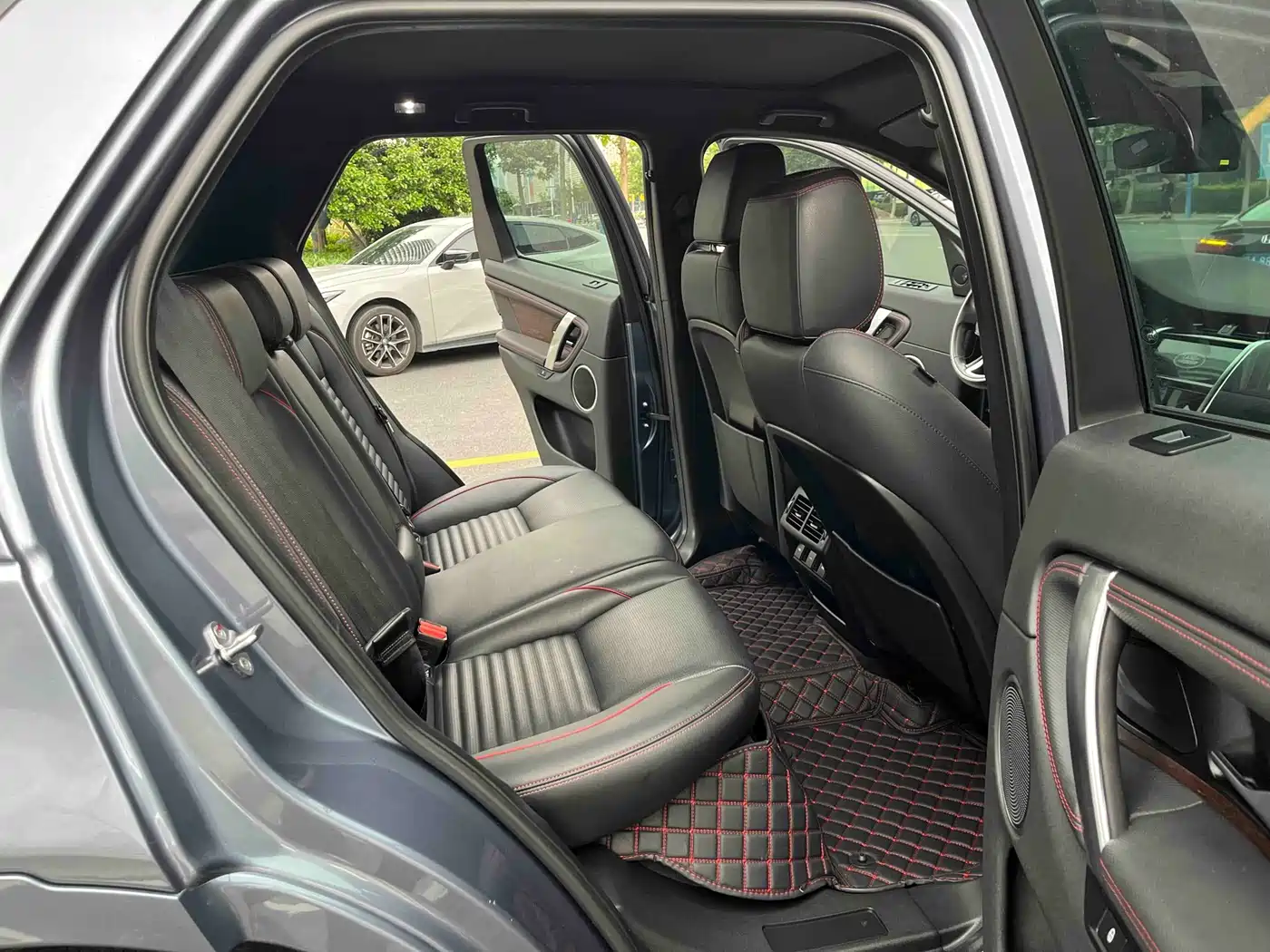 LAND ROVER DISCOVER SPORTS