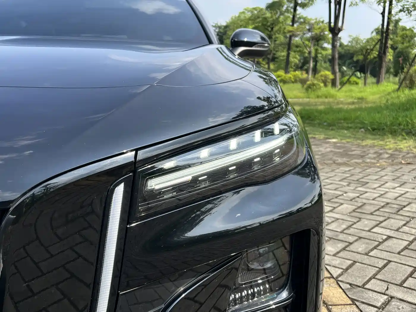 Фото 8 - Hongqi H5