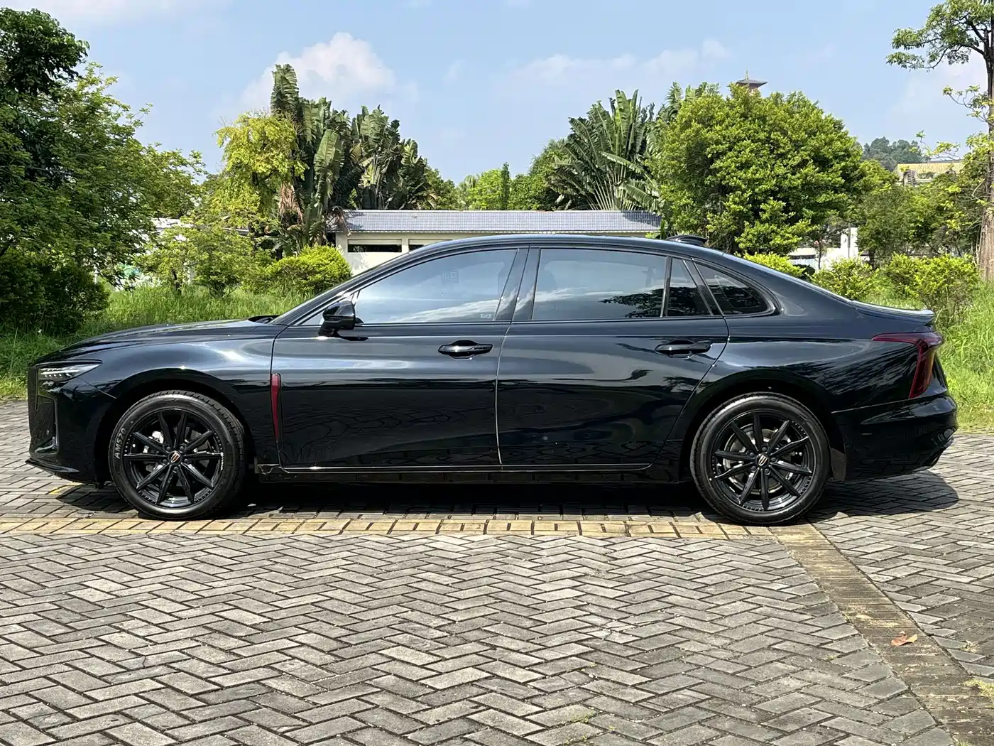 Фото 7 - Hongqi H5