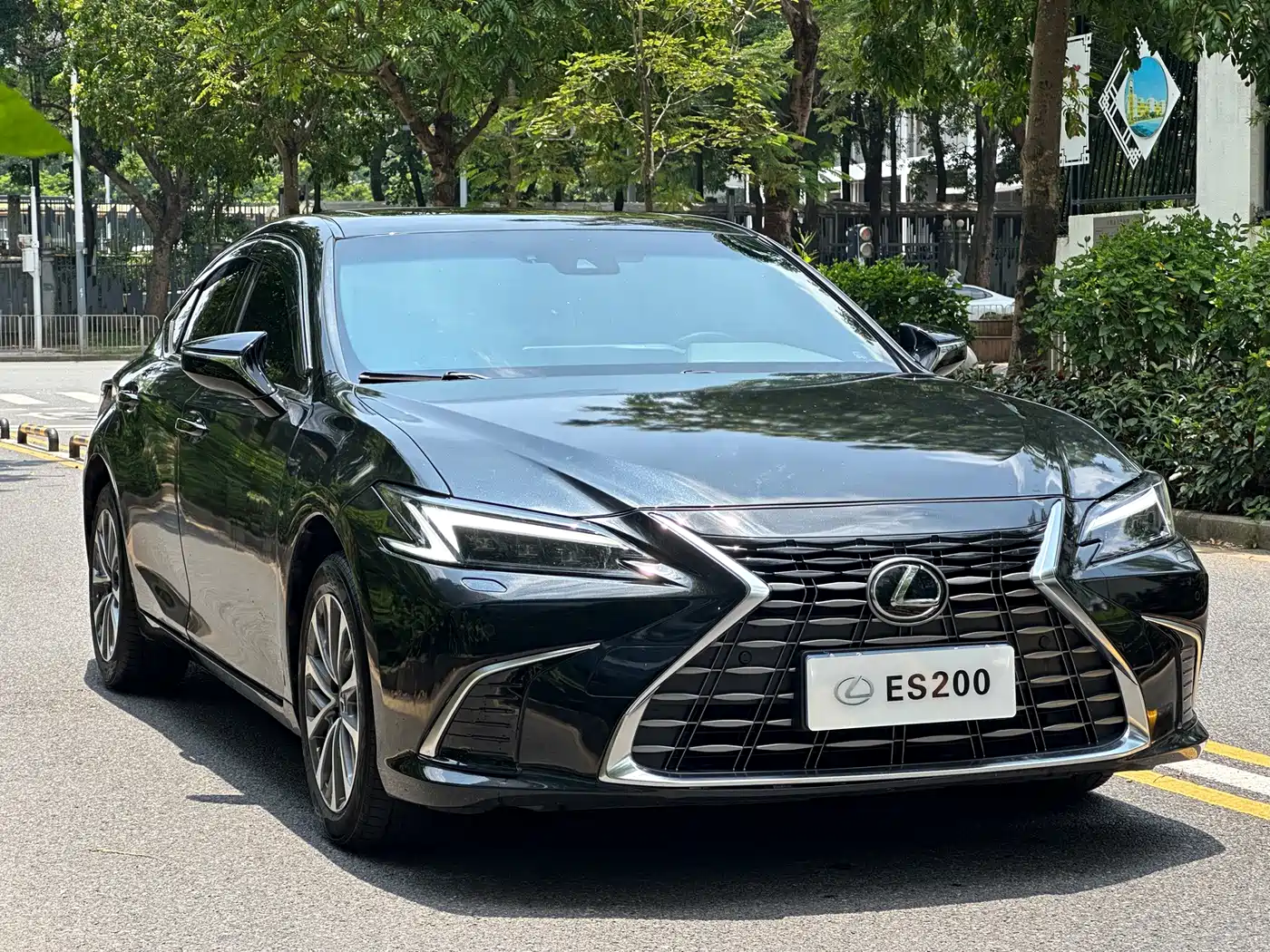 Фото 3 - Lexus ES