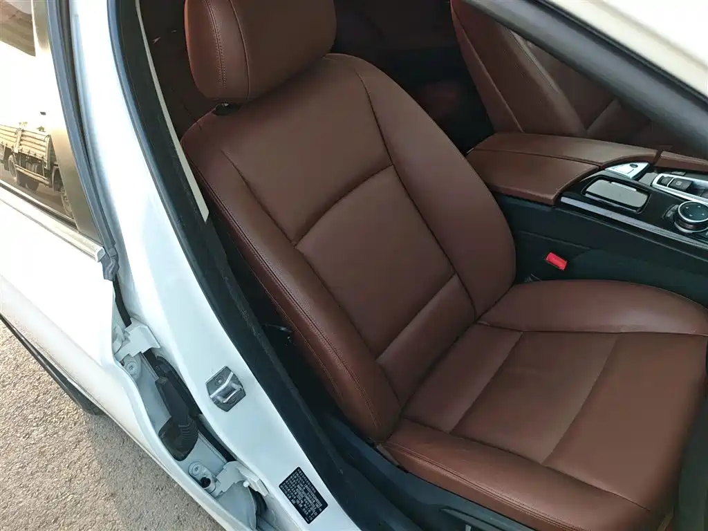 BMW 5 Series 2014 525Li Leading фото 20
