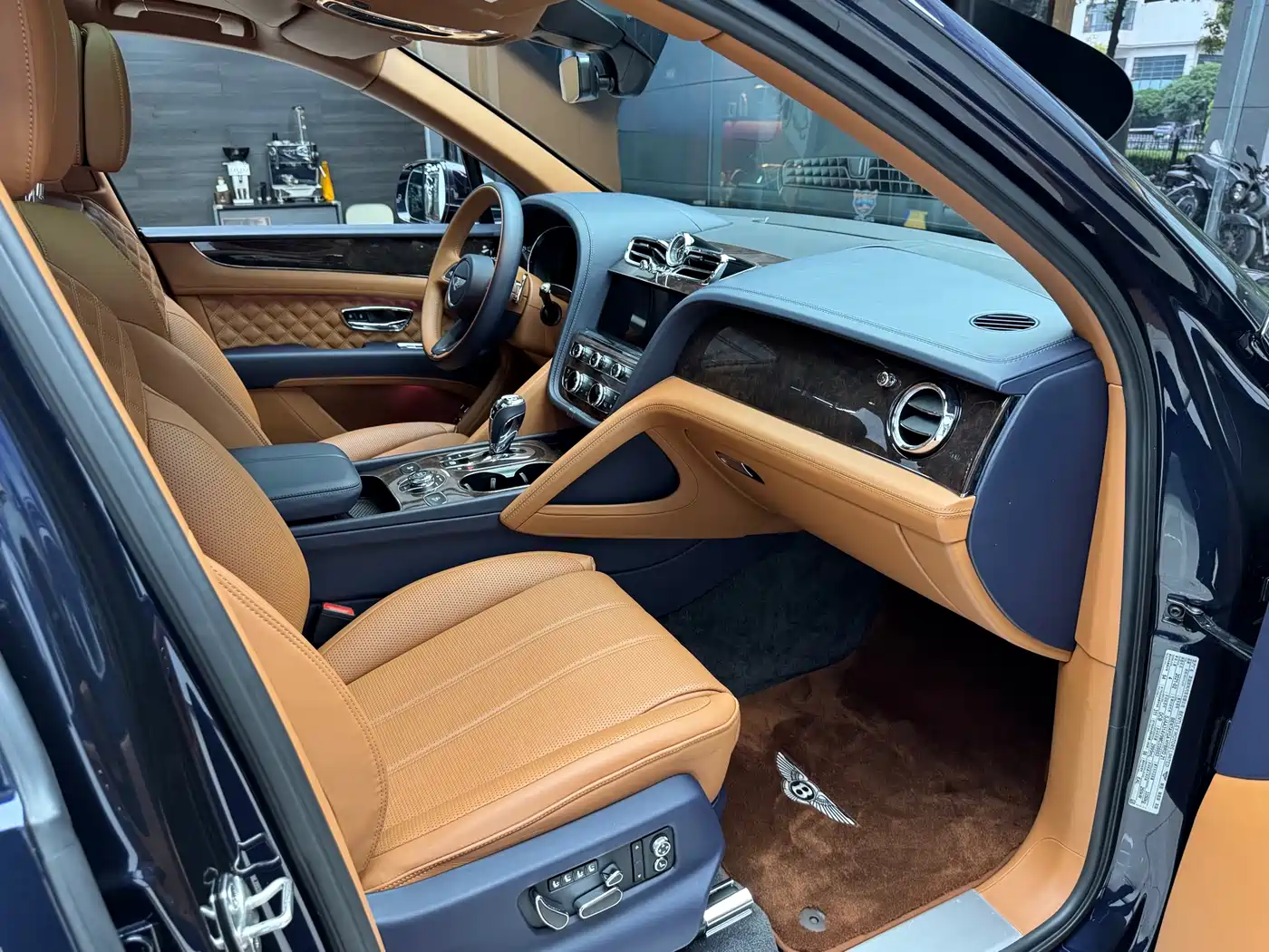 BENTLEY TIMYUE PLUG IN HYBRID