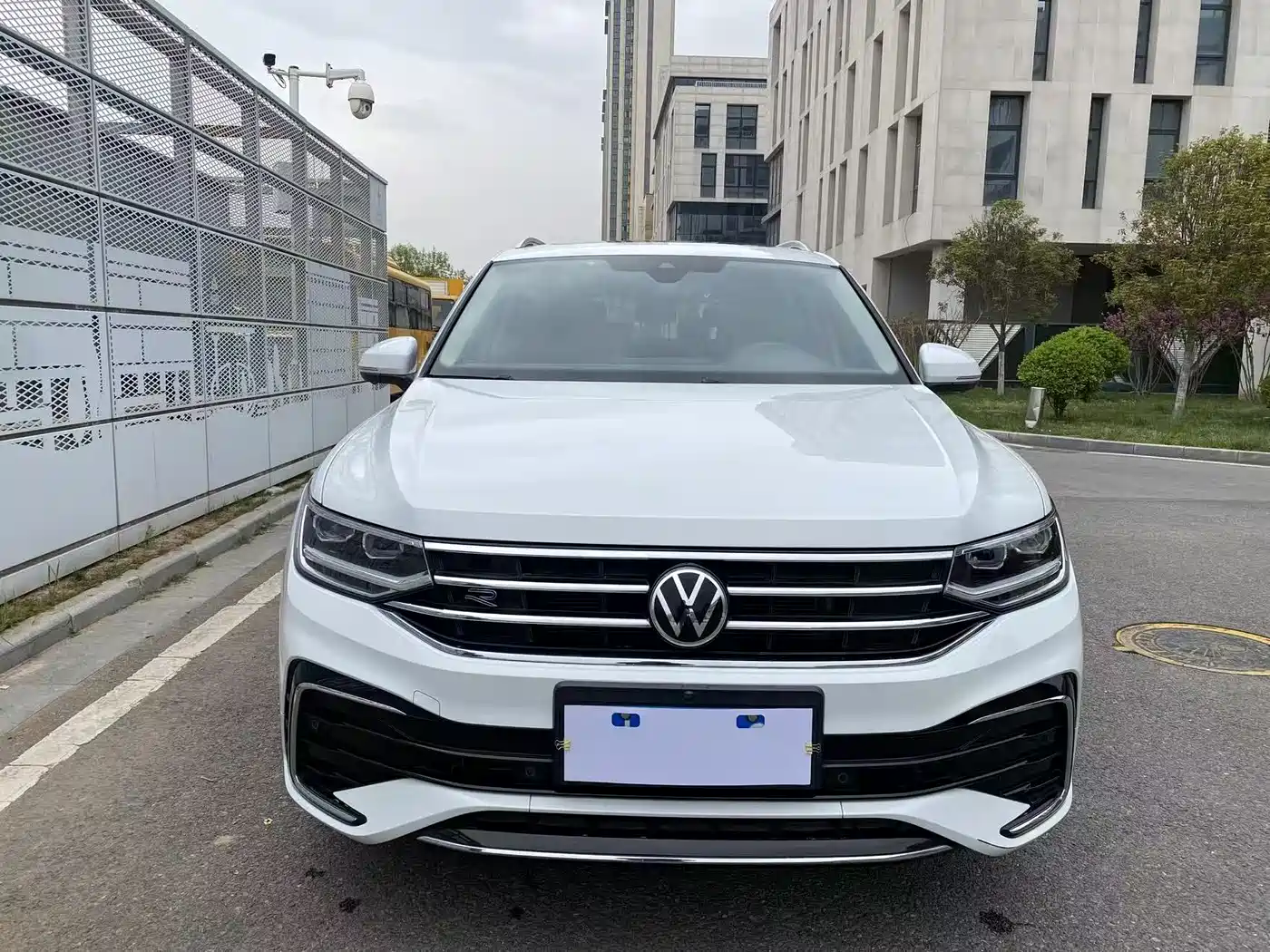 Volkswagen Tiguan L 2022 380TSI Automatic 4WD R-Line Cross Edition 7-Seater фото 2