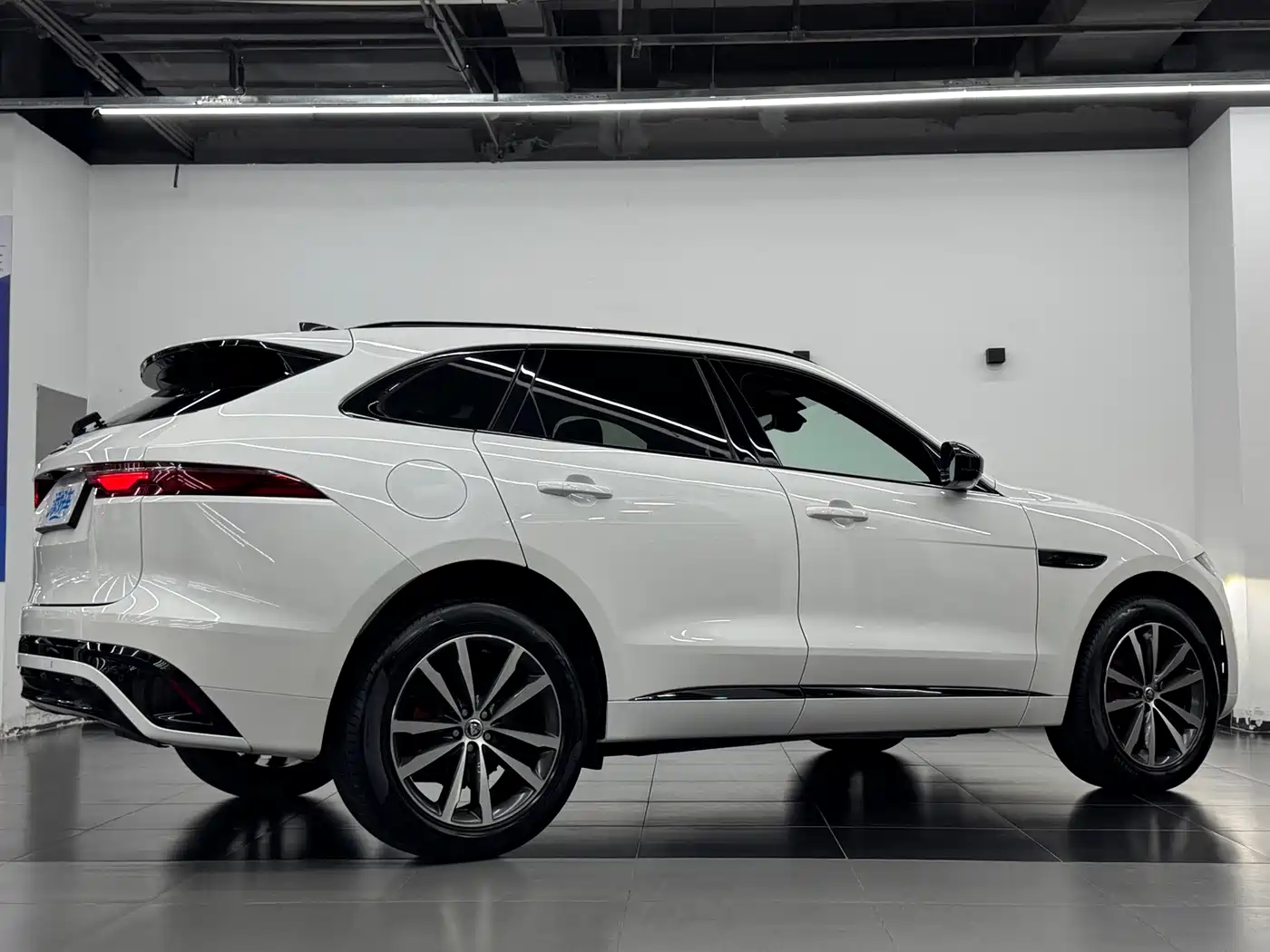 Jaguar F-PACE 2024 2024 P250 R-Dynamic SE