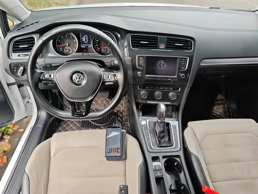 Volkswagen Golf 2017 230TSI Auto Luxury Millionth Anniversary Edition фото 10