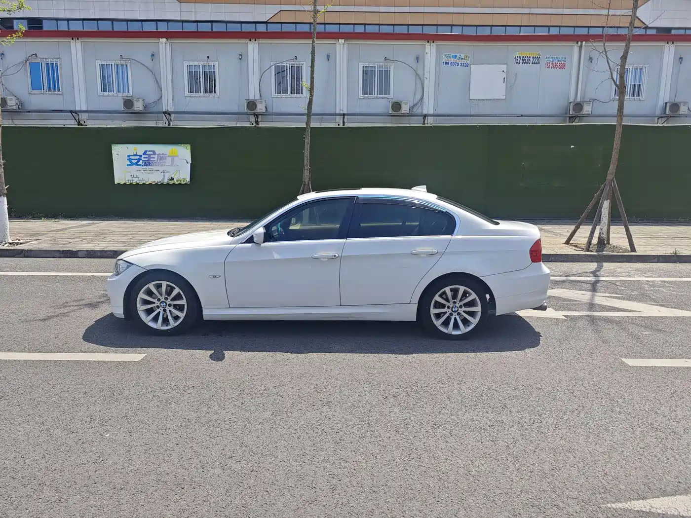 BMW 3 Series 2009 325i Luxury фото 3