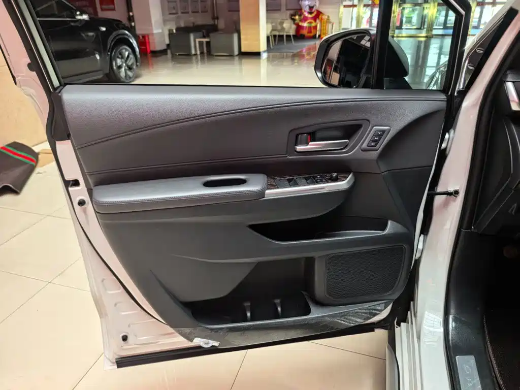 Фото 5 - Toyota Granvia