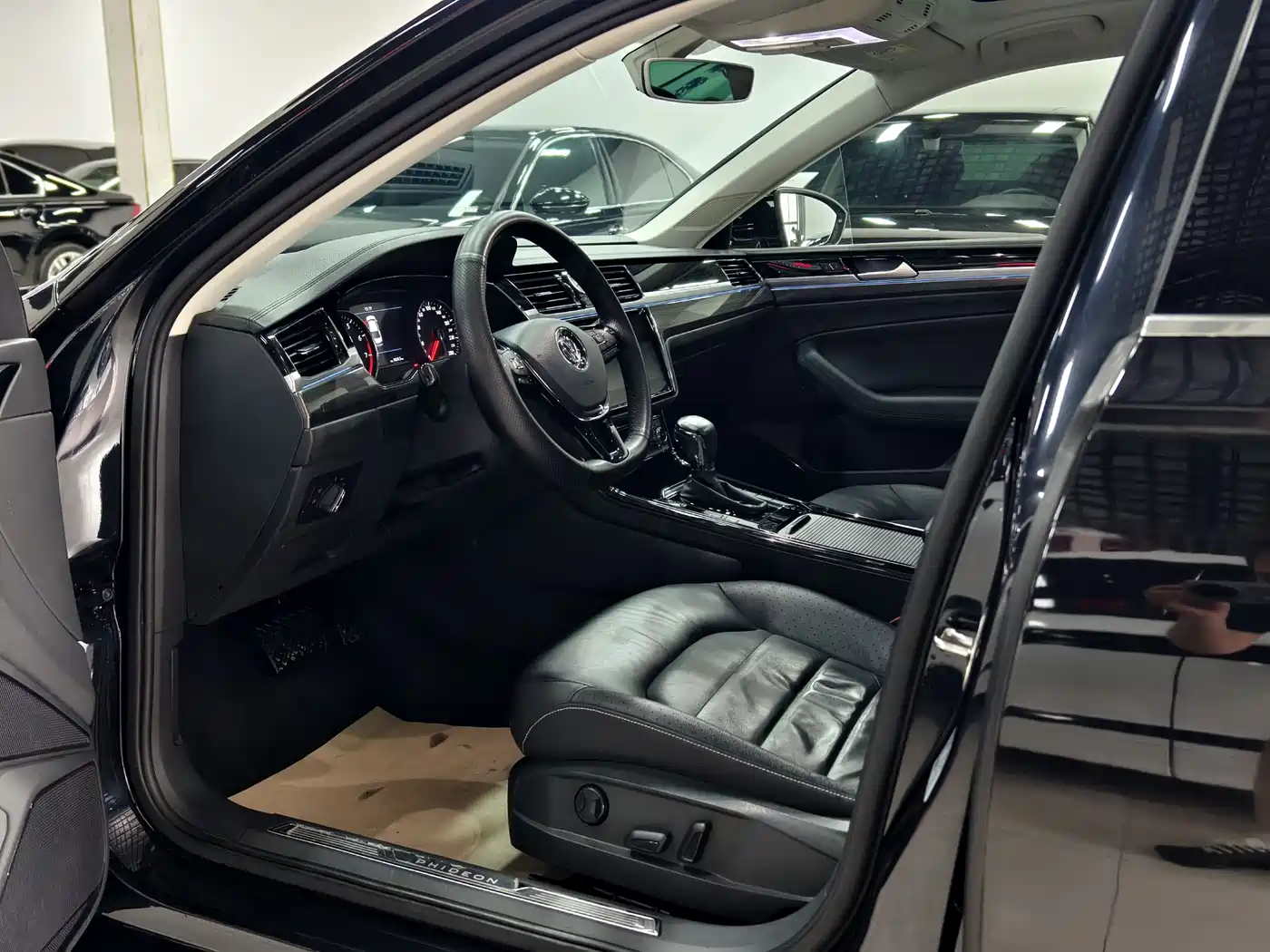 Volkswagen Phideon 2018 380TSI 2WD Business Edition фото 7