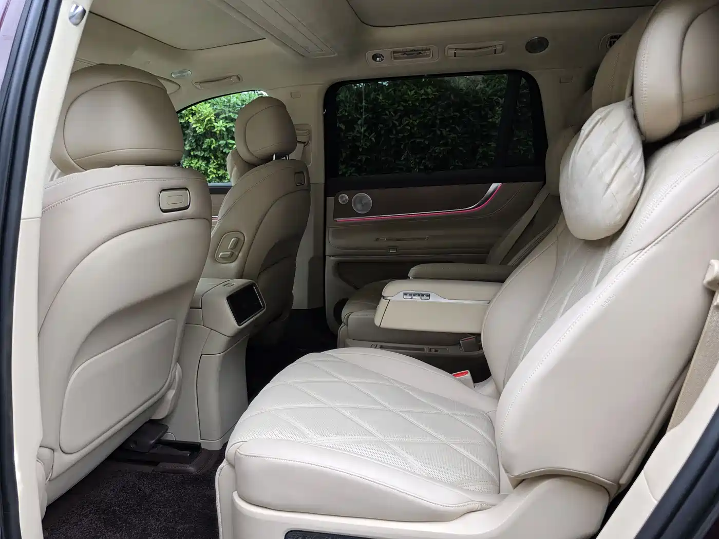 AITO Wenjie AITO M9 2025 Extended Range Ultra 52kWh 6-Seater фото 5