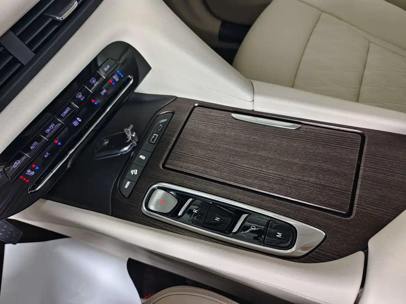 Buick Enclave 2022 652T 4WD Avenir 6-Seater фото 20