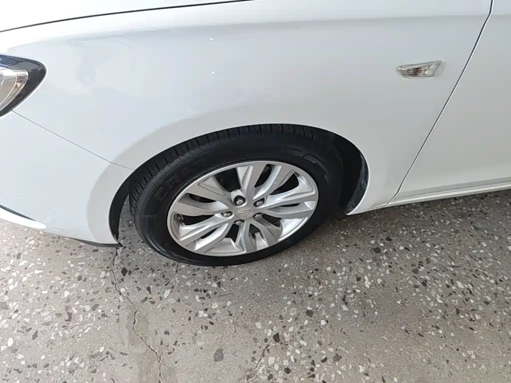 Фото 23 - Buick Excelle