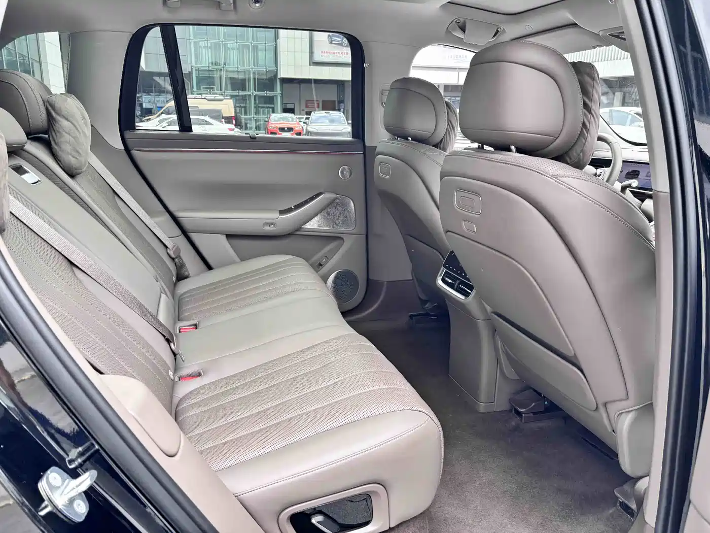 AITO Wenjie AITO M7 2026 Extended Range Ultra AWD 5-Seater фото 12