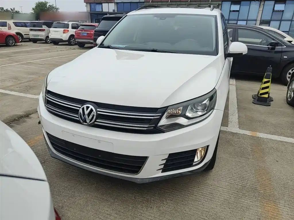 VOLKSWAGEN TIGUAN