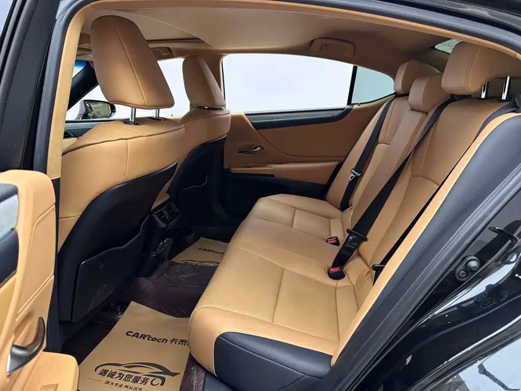 Lexus ES 2026 2025 200 Ultimate Edition