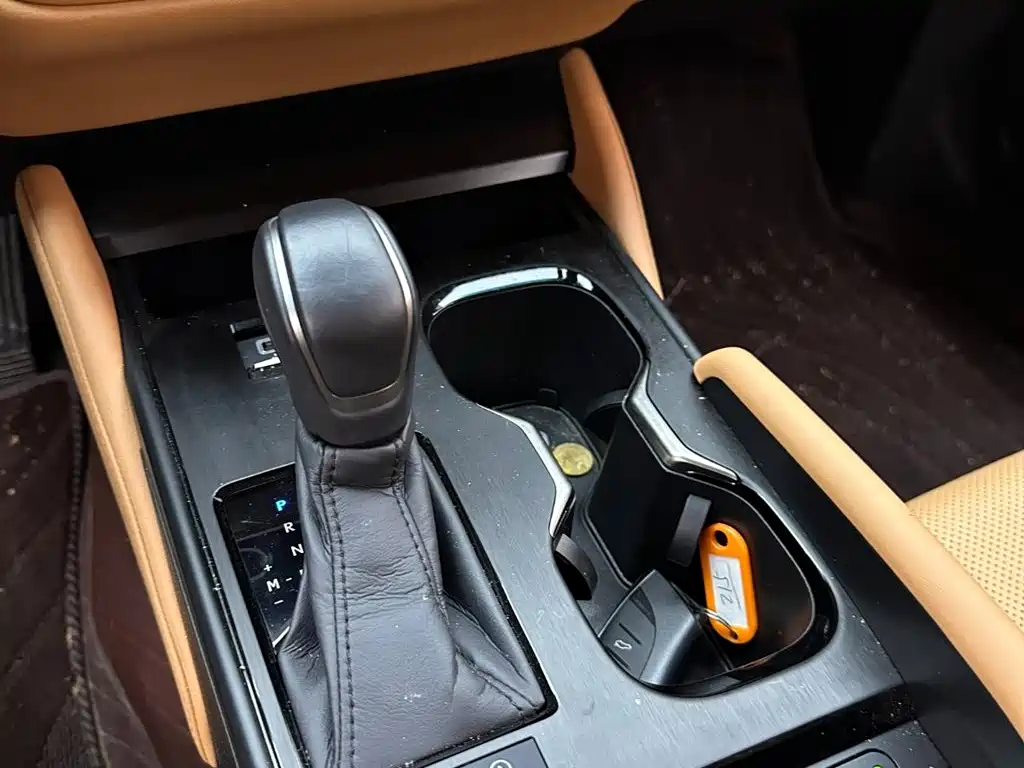 Lexus ES 2026 2025 200 Ultimate Edition