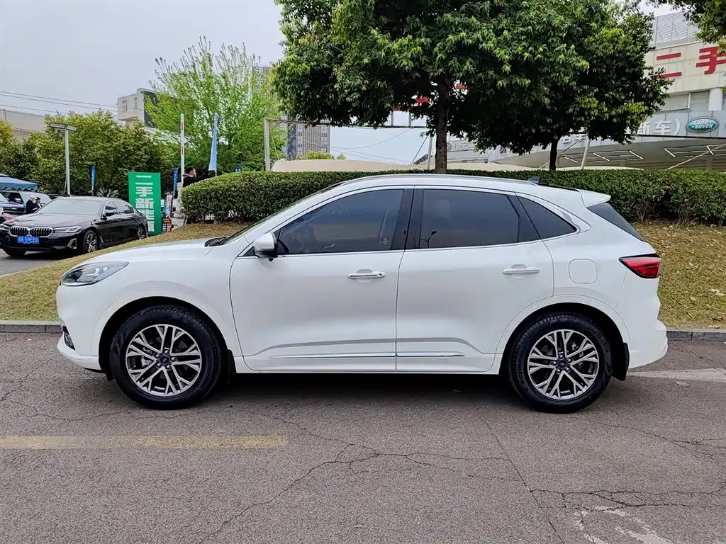 FORD RUIJI