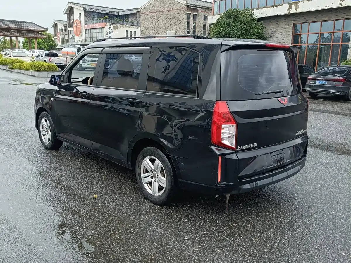 Wuling Motors Wuling Hongguang PLUS 2019 2019 1.5T Manual Luxury 7-seater