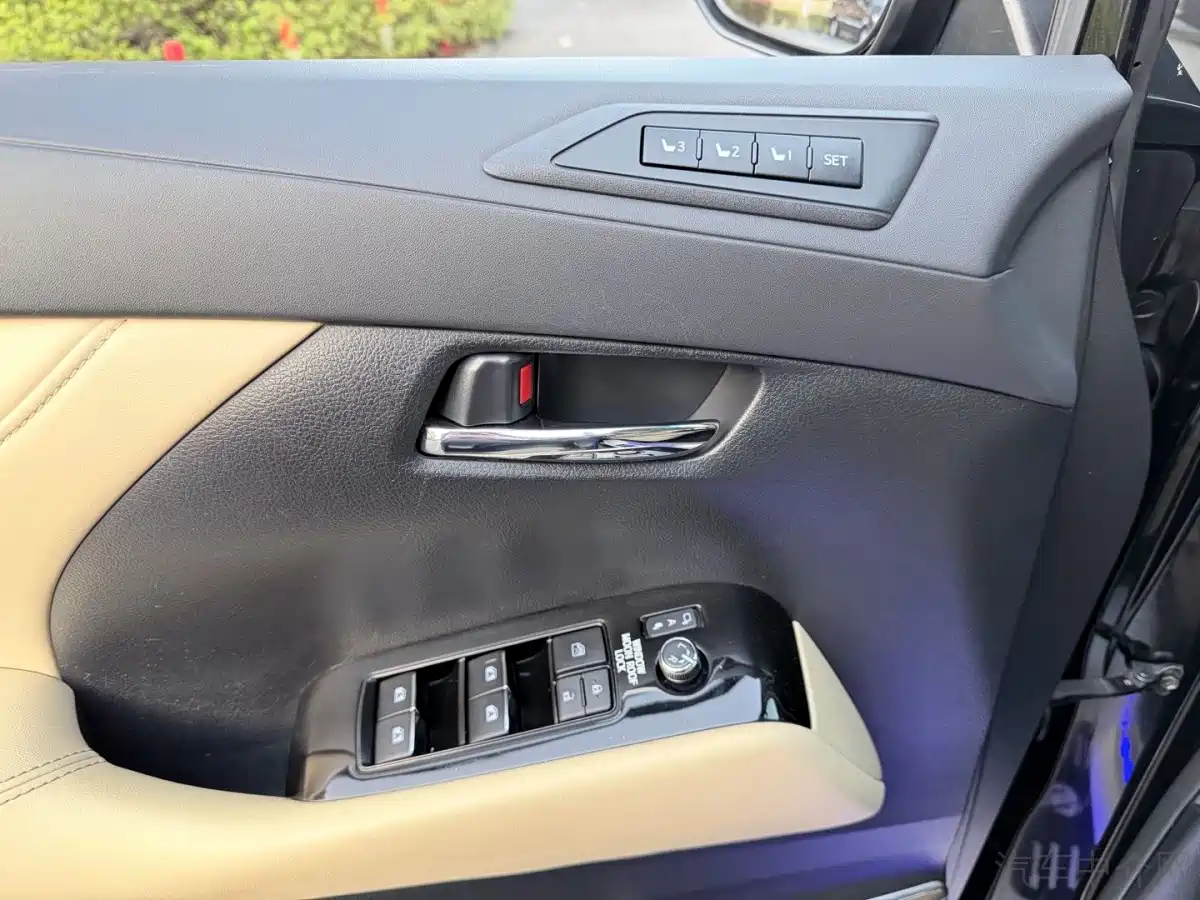 Toyota Vellfire 2019 Hybrid 2.5L HV Premium Edition фото 11