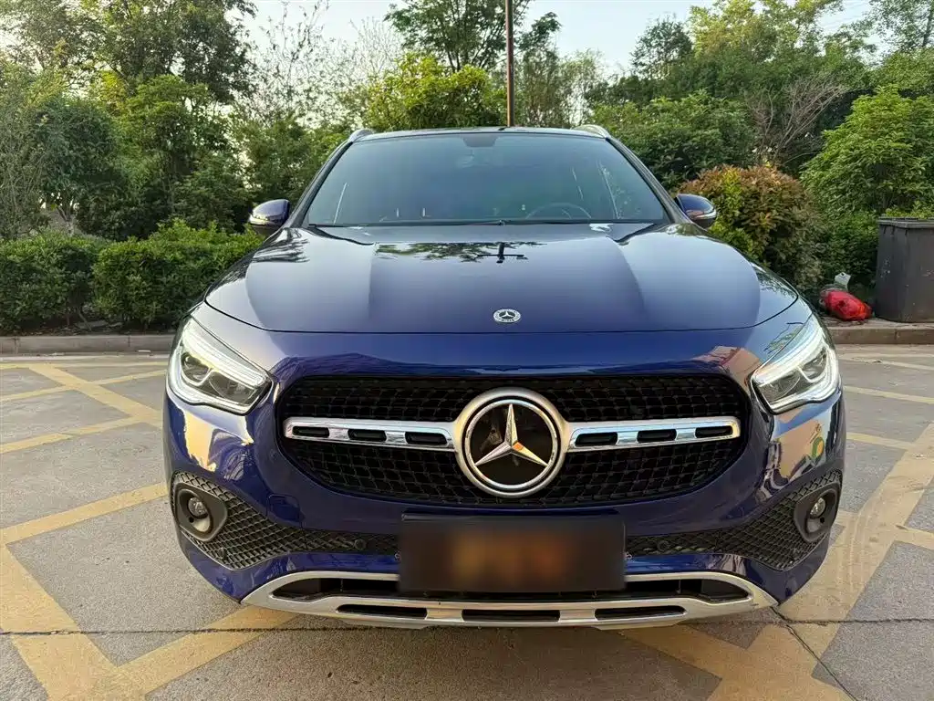 MERCEDES-BENZ GLA
