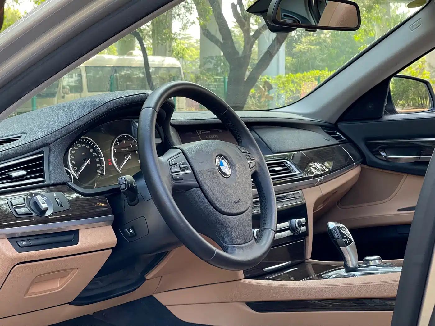 BMW 7 Series 2009 740Li Premium фото 21
