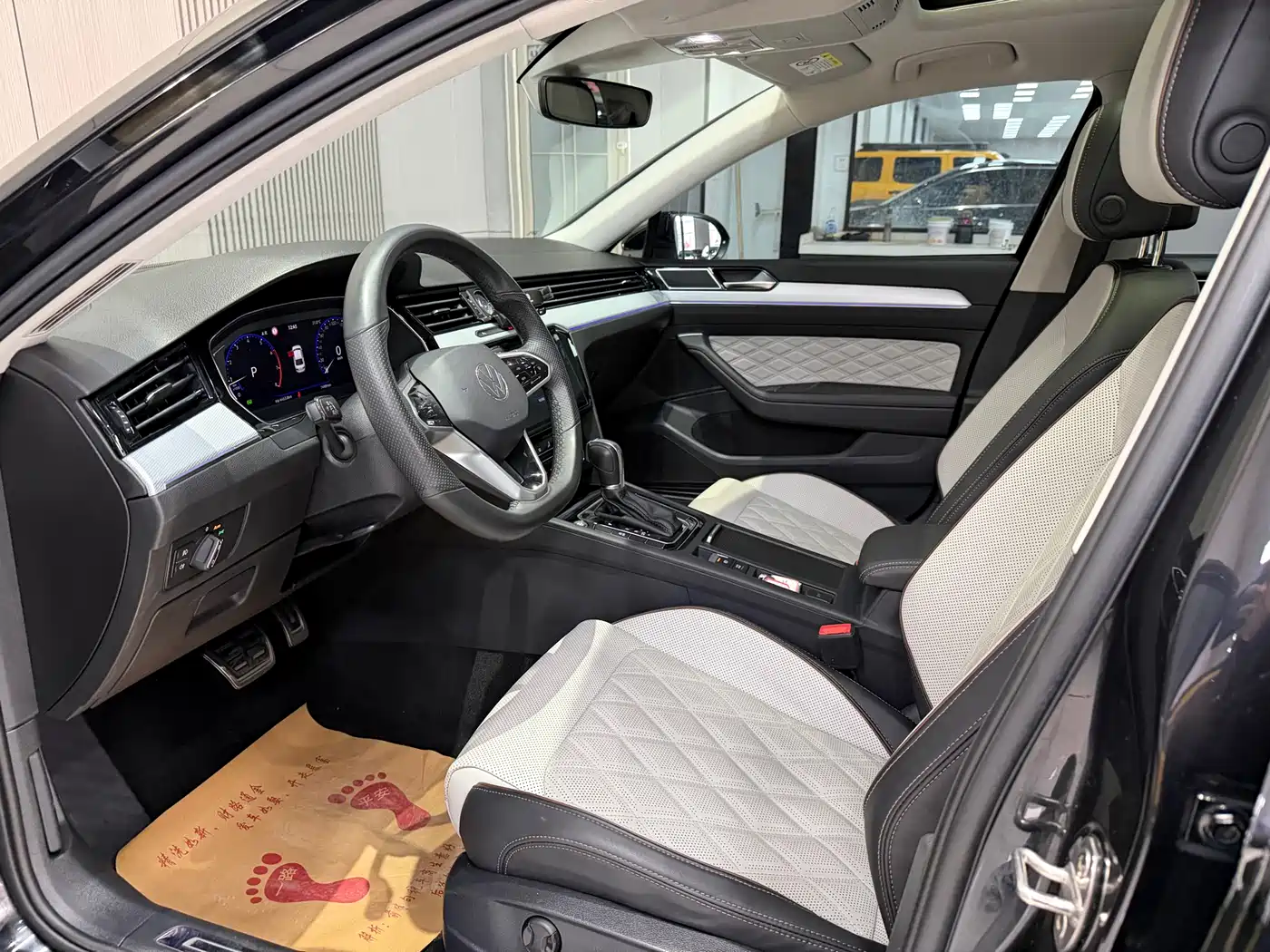 Volkswagen Magotan 2023 Model 2 Million Commemorative Edition 330TSI DSG Luxury фото 7