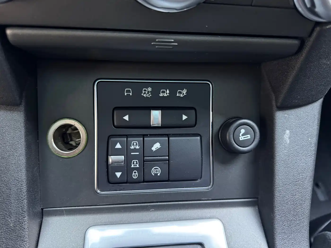 Land Rover Discovery 2016 3.0 SC V6 HSE фото 11