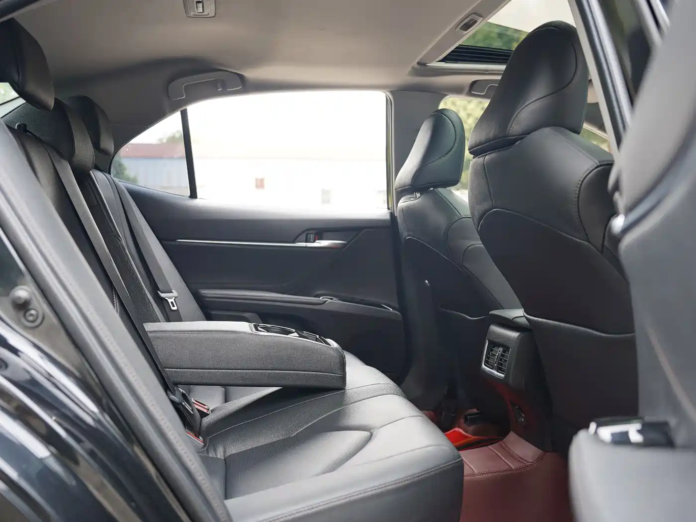 Toyota Camry 2023 2.0G Luxury Edition фото 25