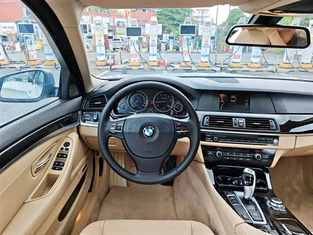BMW 5 Series 2013 525Li Leadership фото 18