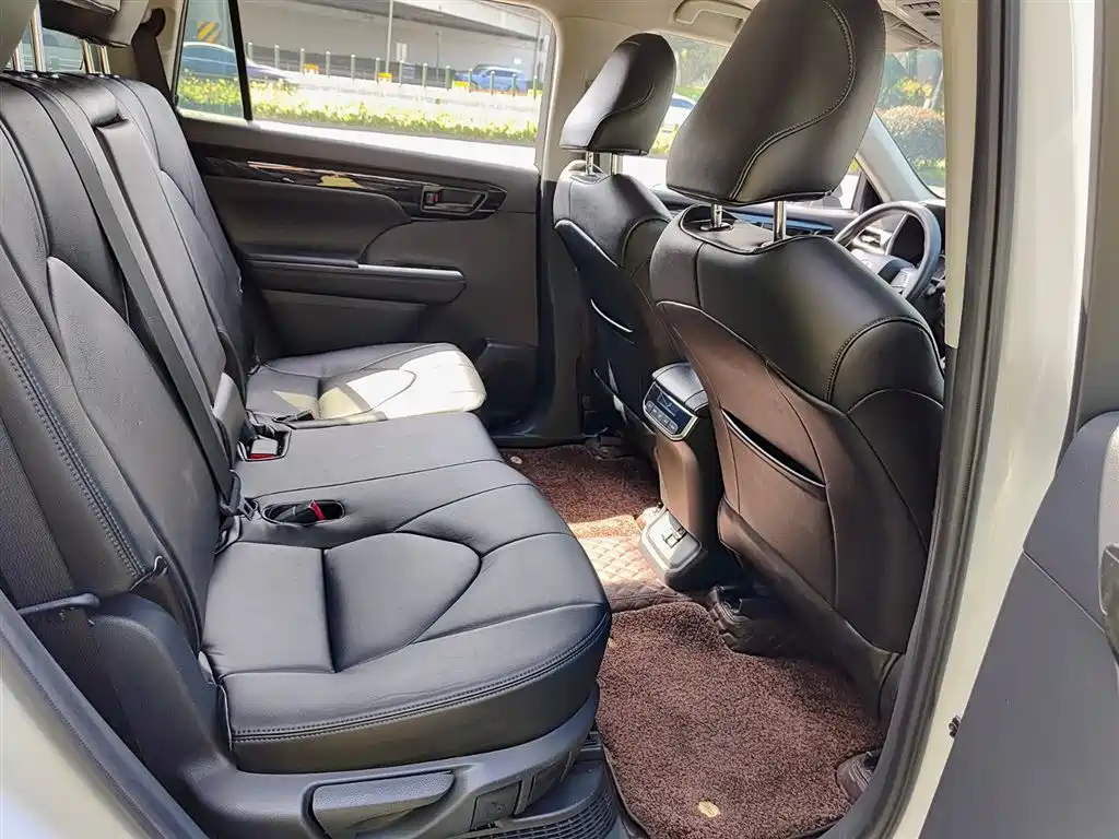 Toyota Highlander 2023 2.5L Smart Hybrid Dual Engine AWD Elite 7-Seater фото 11