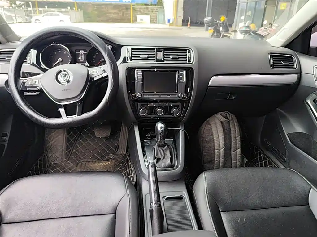 Volkswagen Sagitar 2018 280TSI DSG Spark Edition фото 10