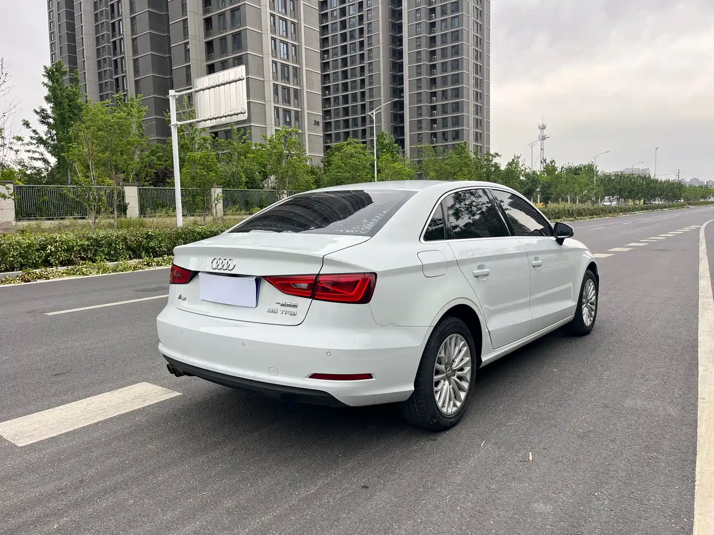 Audi A3 2016 Limousine 35 TFSI Leadership фото 3