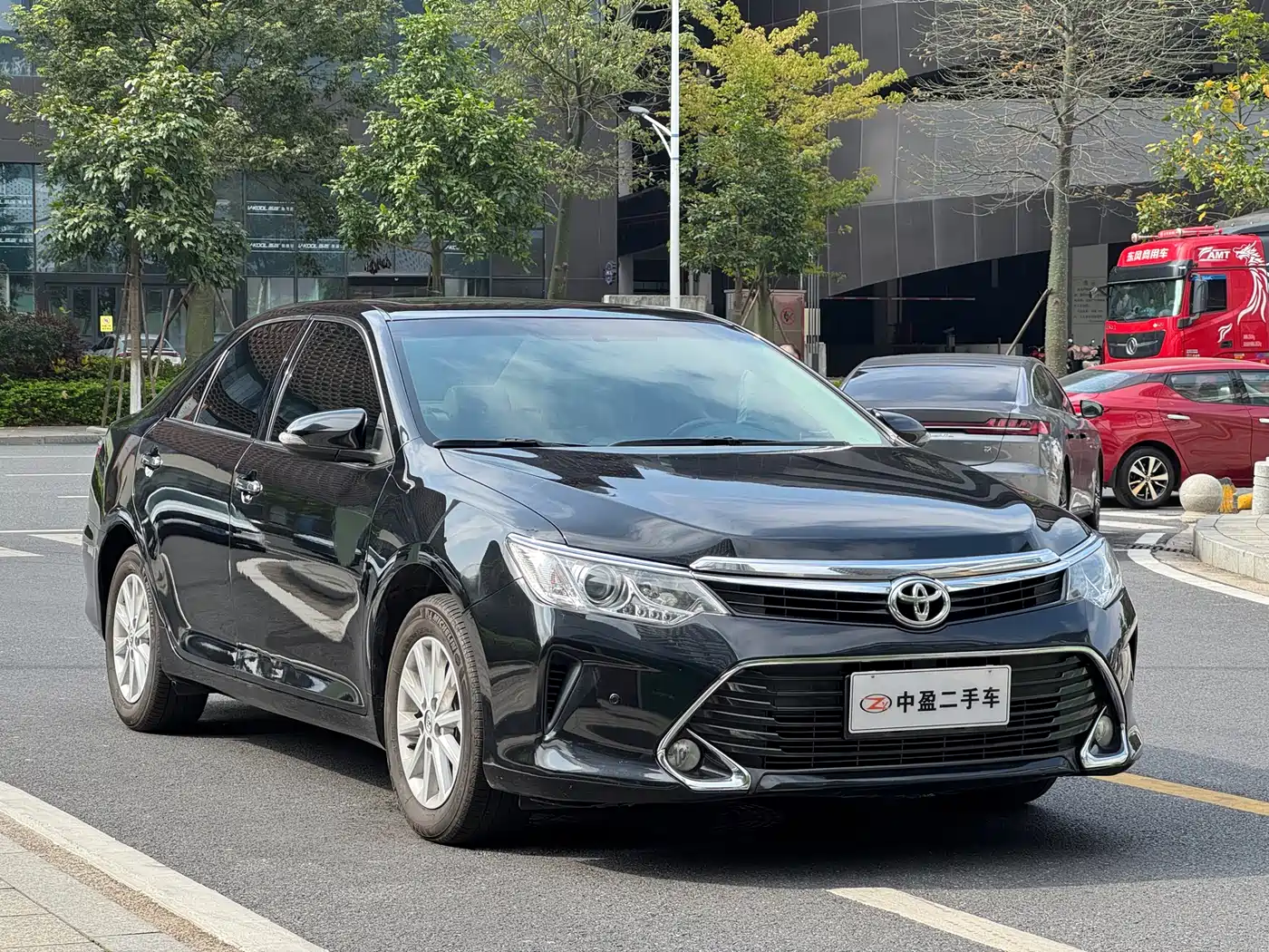 Toyota Camry 2016 2.0G 10th Anniversary Leading Edition фото 3
