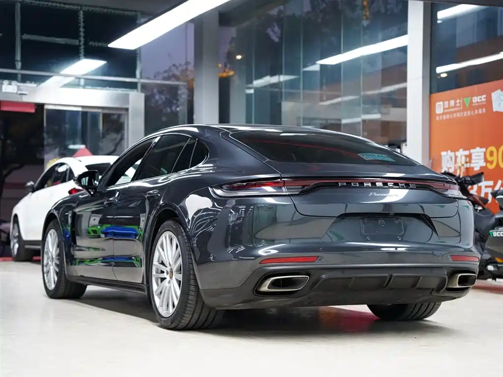 PORSCHE PANAMERA