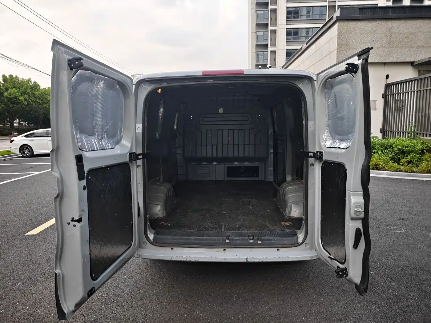 Maxus Dana V1 2023 2023 V1 Short Wheelbase Low Roof (42kWh)