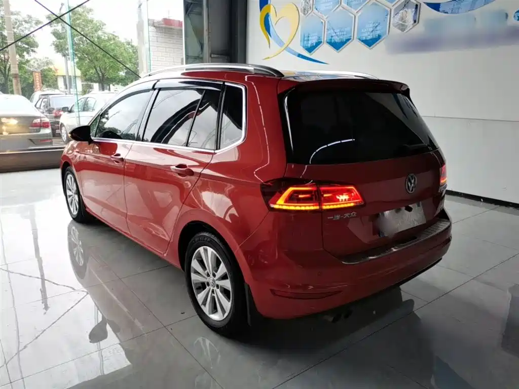 Volkswagen Golf Sportsvan 2016 230TSI Automatic Progressive фото 5