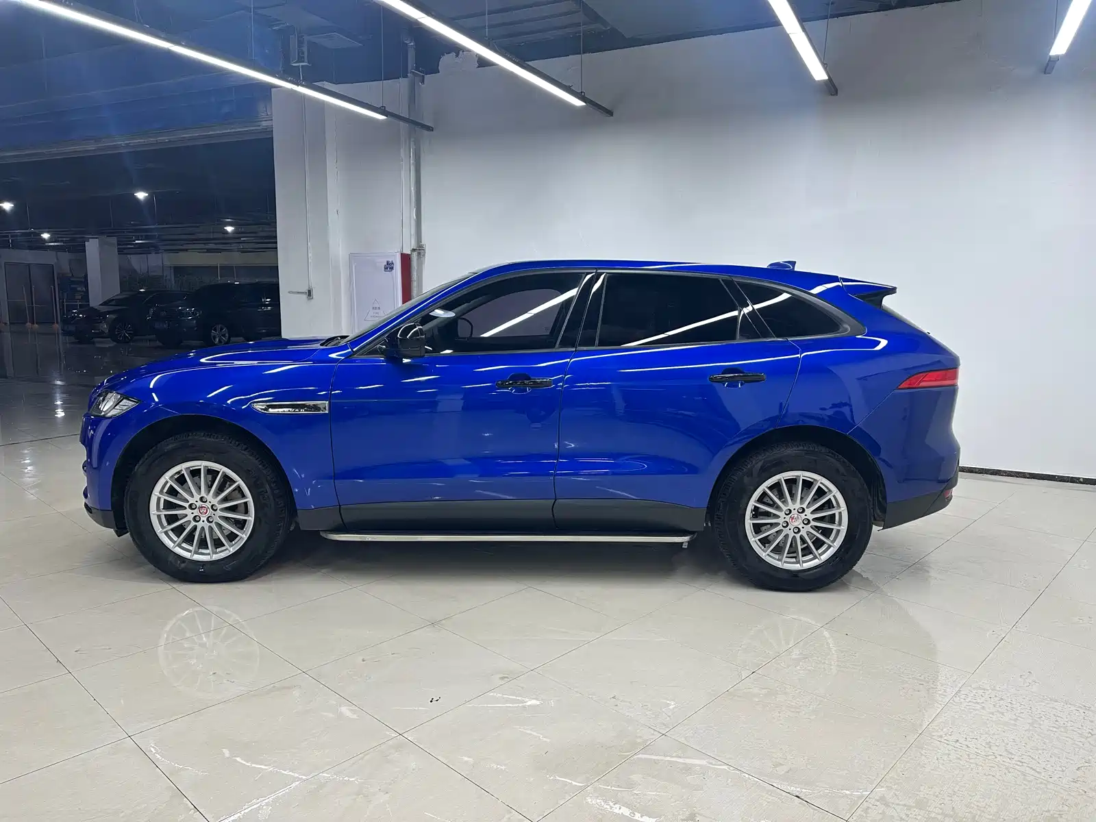 Фото 6 - Jaguar F-PACE