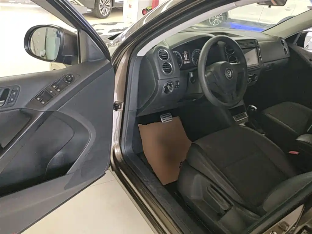 Volkswagen Tiguan 2015 1.8TSI Automatic 2WD Trendline фото 16