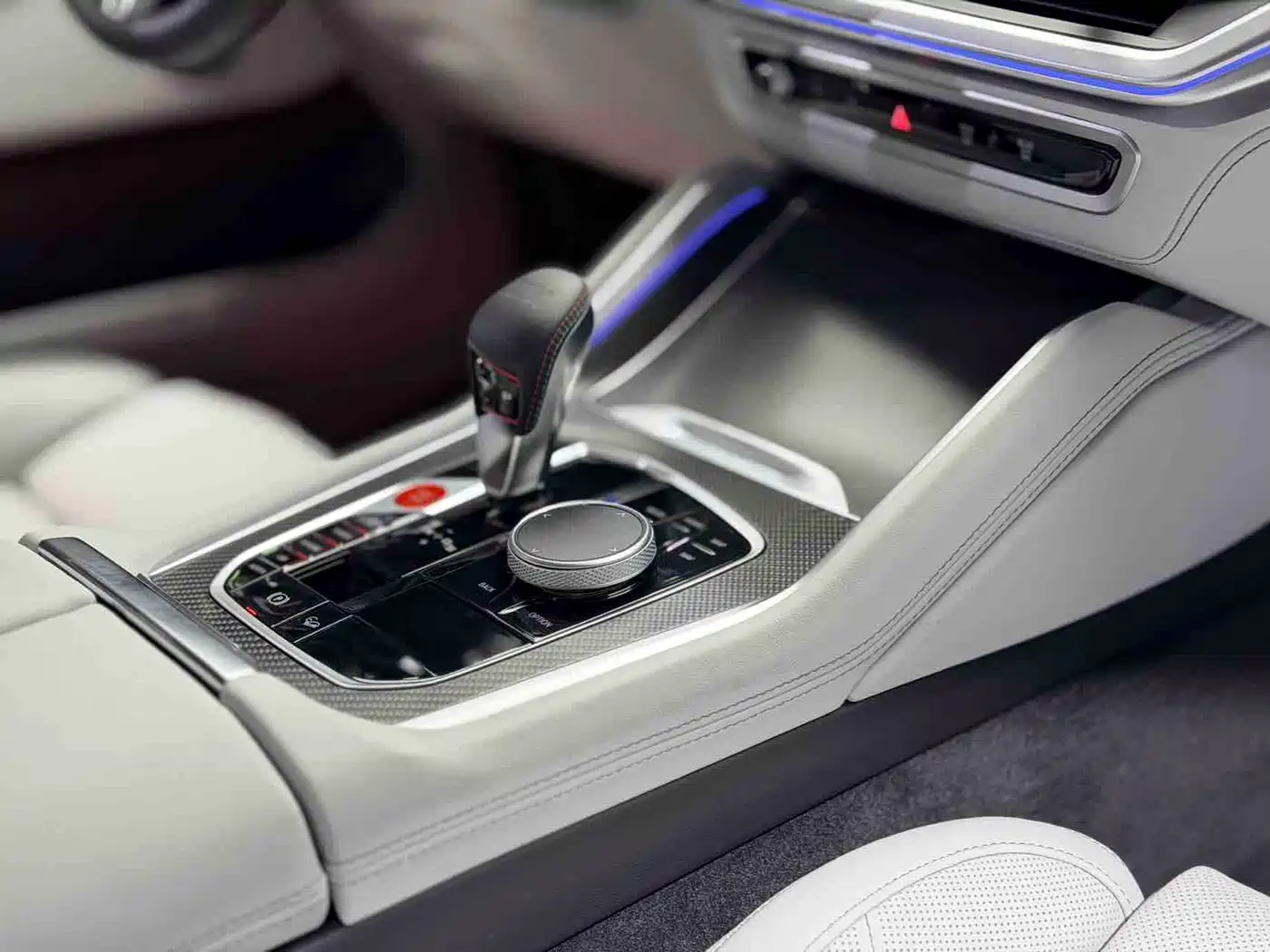 BMW XM 2023 50e фото 12