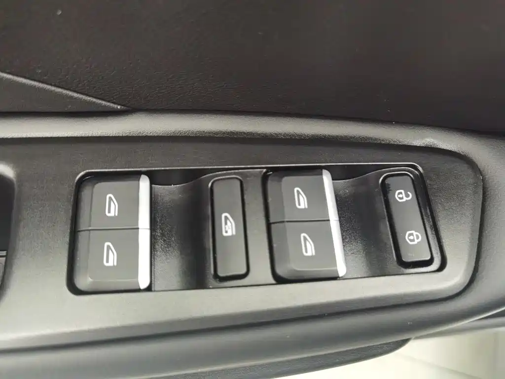 Фото 9 - Geely Binrui